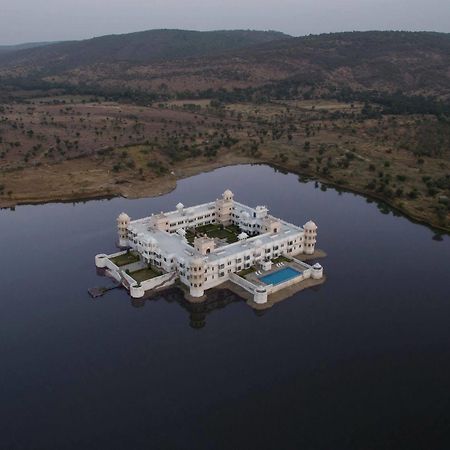 Juesta Lake Nahargarh Palace, Chittorgarh Pārsoli エクステリア 写真