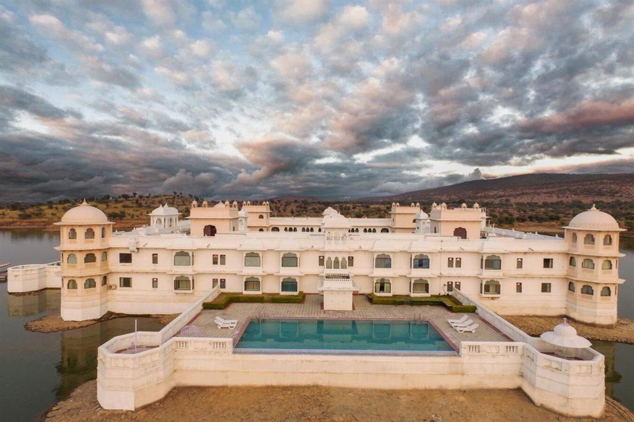 Juesta Lake Nahargarh Palace, Chittorgarh Pārsoli エクステリア 写真