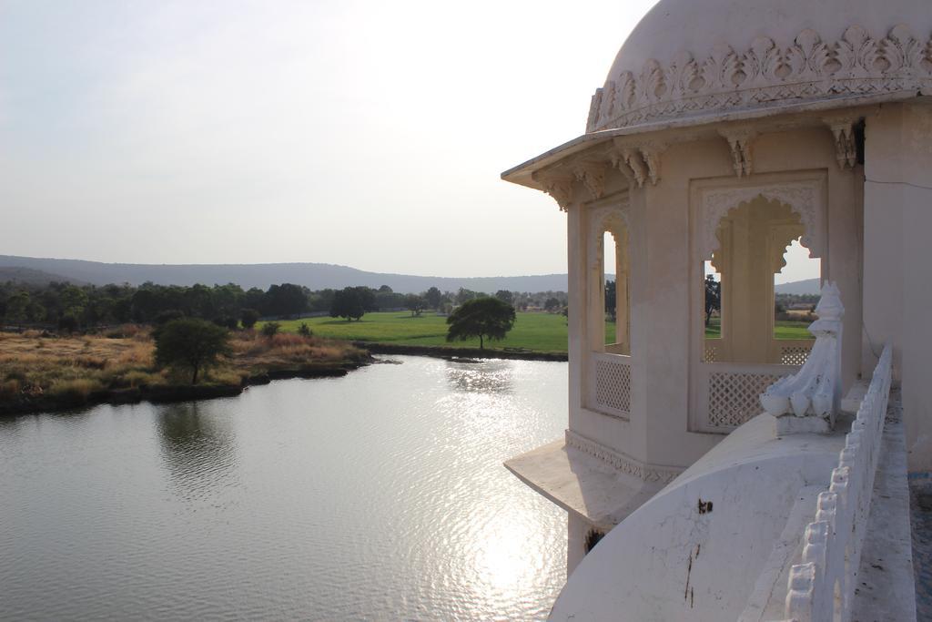 Juesta Lake Nahargarh Palace, Chittorgarh Pārsoli エクステリア 写真