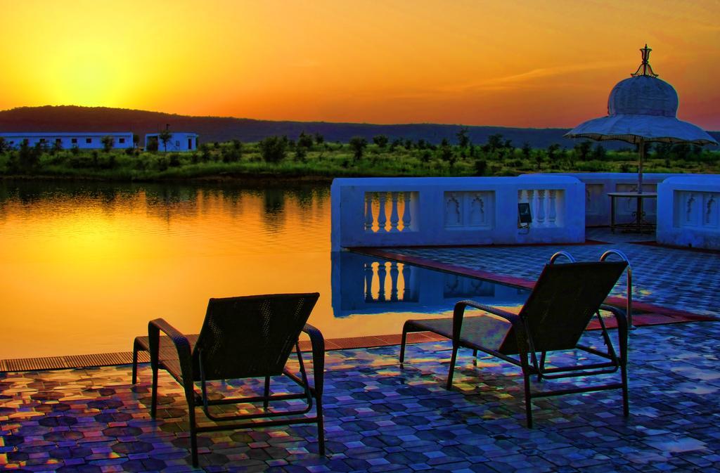 Juesta Lake Nahargarh Palace, Chittorgarh Pārsoli エクステリア 写真