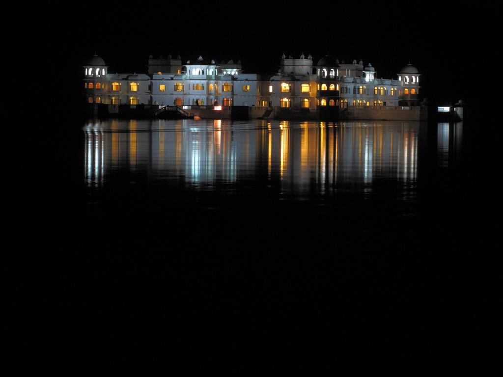Juesta Lake Nahargarh Palace, Chittorgarh Pārsoli エクステリア 写真