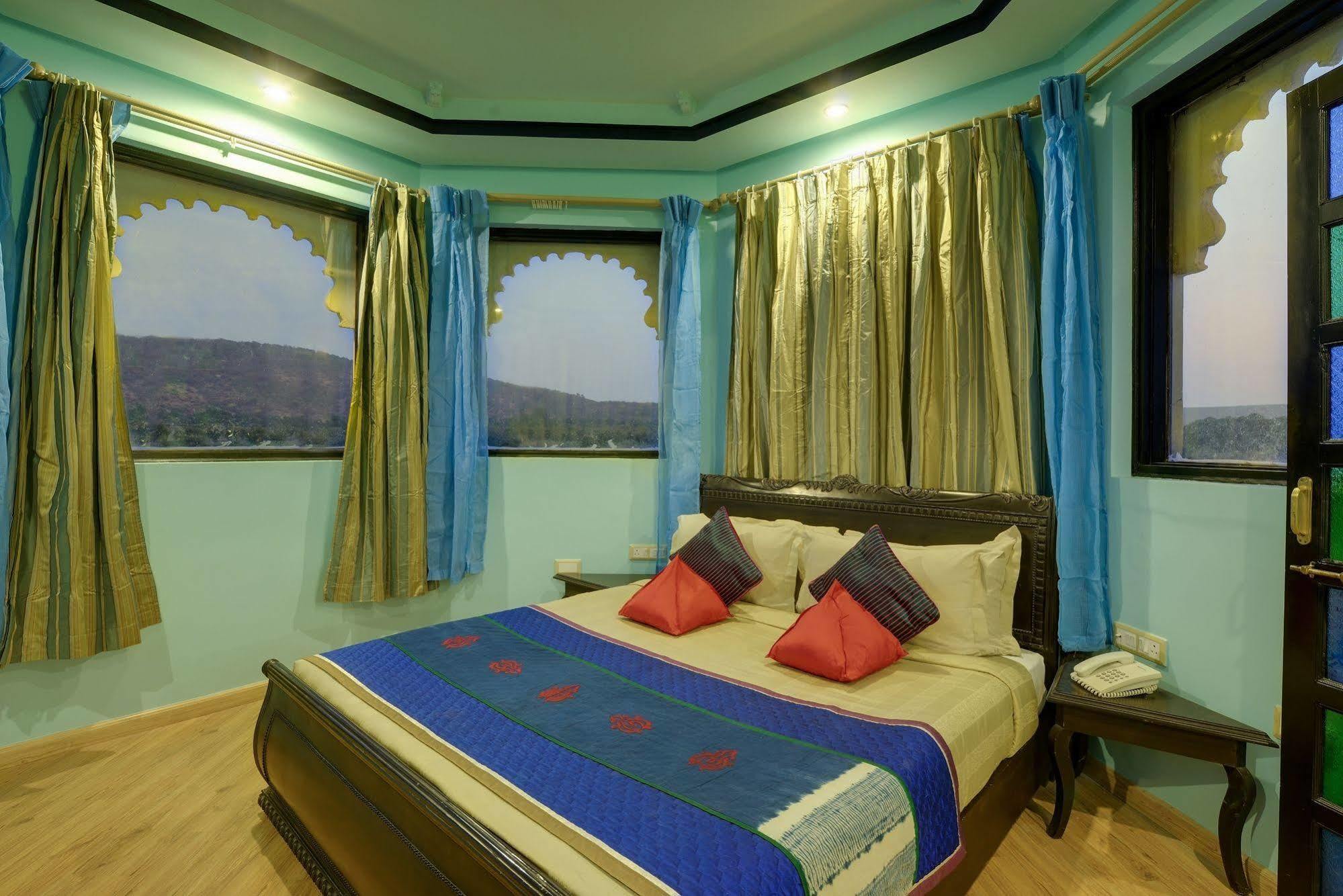 Juesta Lake Nahargarh Palace, Chittorgarh Pārsoli エクステリア 写真