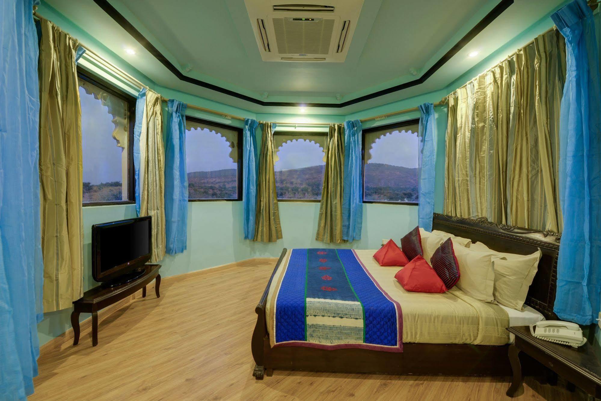 Juesta Lake Nahargarh Palace, Chittorgarh Pārsoli エクステリア 写真