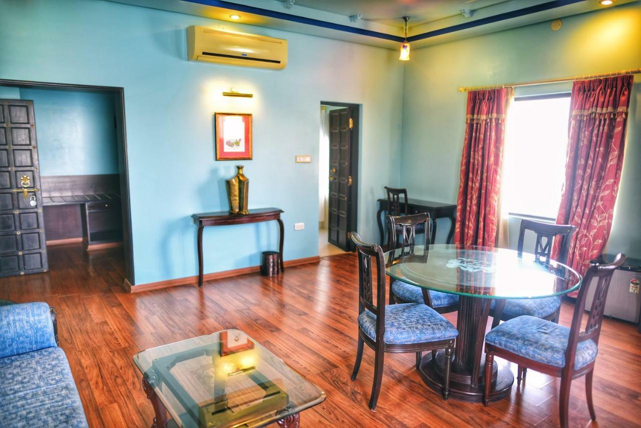 Juesta Lake Nahargarh Palace, Chittorgarh Pārsoli エクステリア 写真
